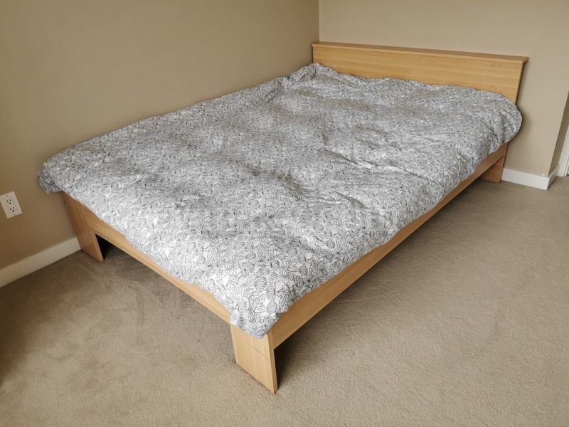 201101100157_double size bed frame and futon.jpg